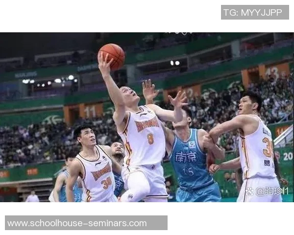 南京篮球队整体压制战术解析与实战应用探讨